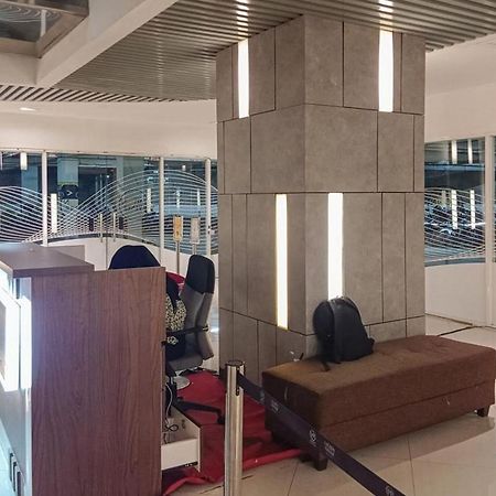 Redliving Apartemen Grand Kamala Lagoon - Pekayon Tower Barclay North Bekasi Bagian luar foto