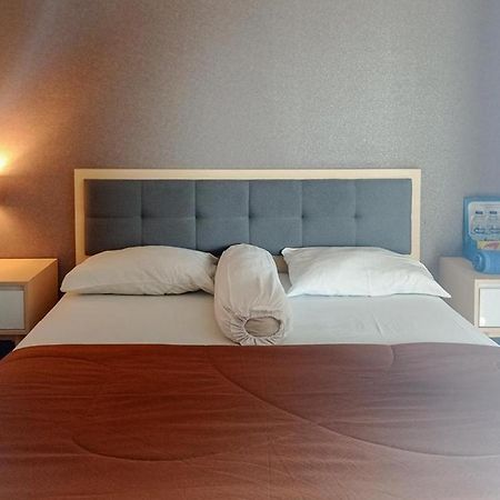 Redliving Apartemen Grand Kamala Lagoon - Pekayon Tower Barclay North Bekasi Bagian luar foto