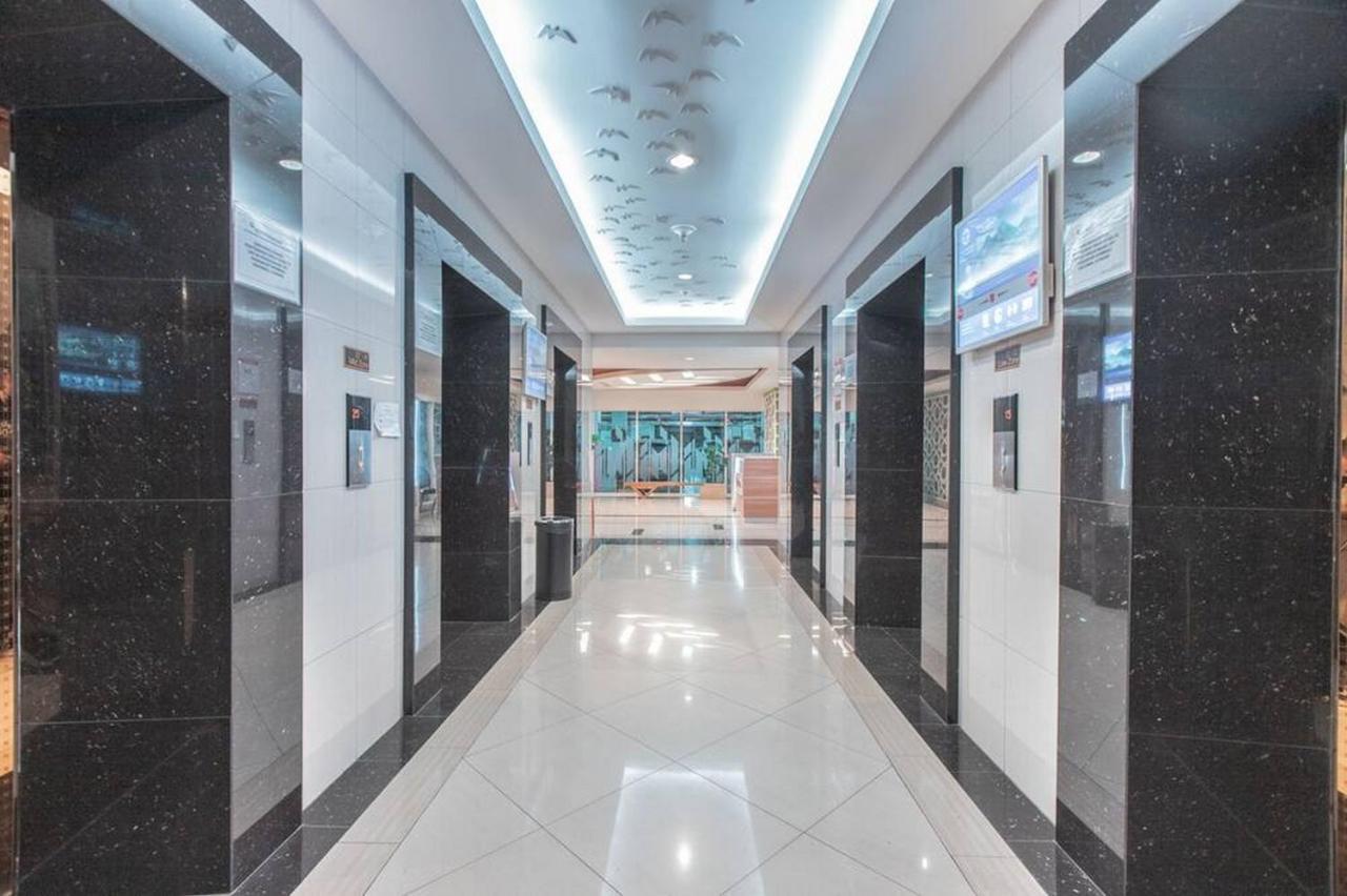Redliving Apartemen Grand Kamala Lagoon - Pekayon Tower Barclay North Bekasi Bagian luar foto